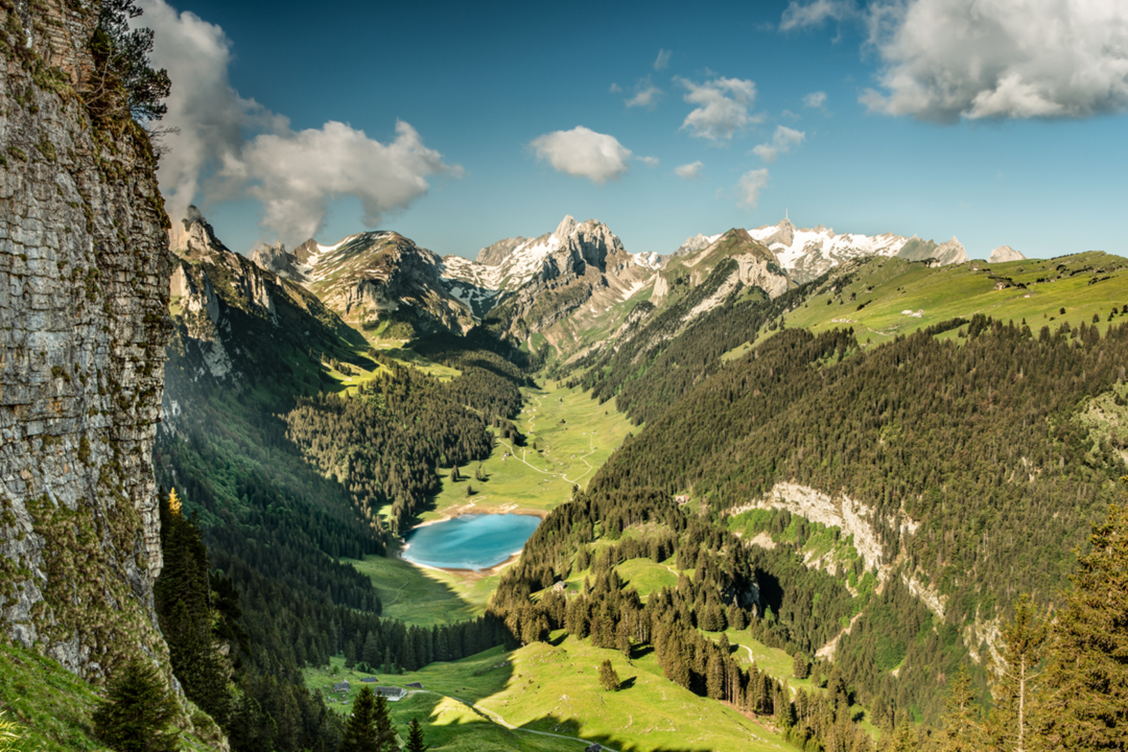 An image depicting the trail Hoher Kasten - Brülisau Trail and its surrounding area.