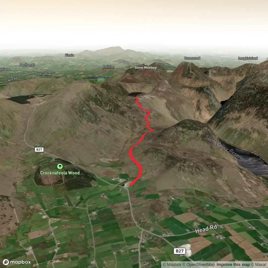 An image depicting the trail Lough Shannagh and its surrounding area.