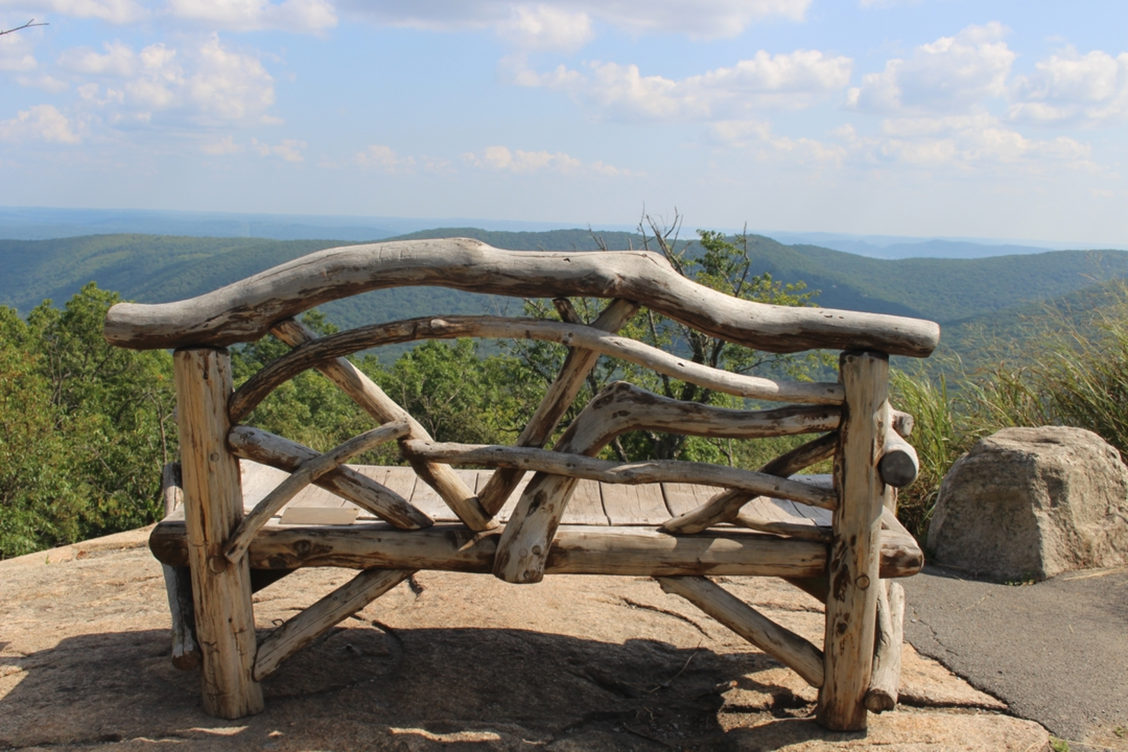 An image depicting the trail Bear Mountain Dock Trail from Bear Mountain State Park and its surrounding area.