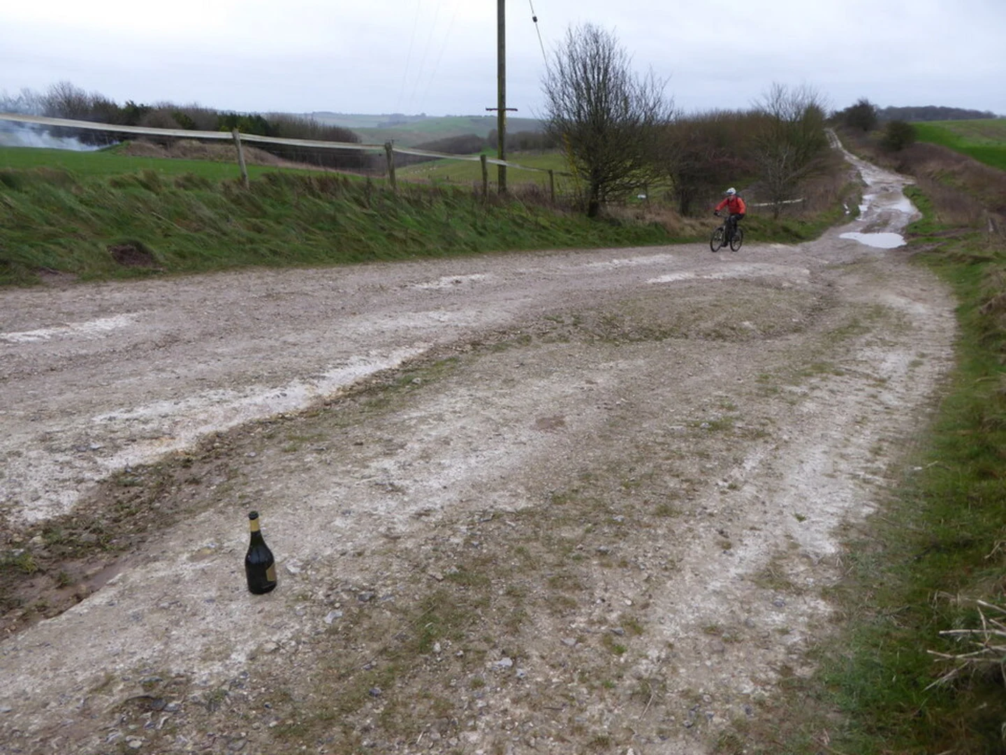 An image depicting the trail Barbury Castle Country Park Loop and its surrounding area.