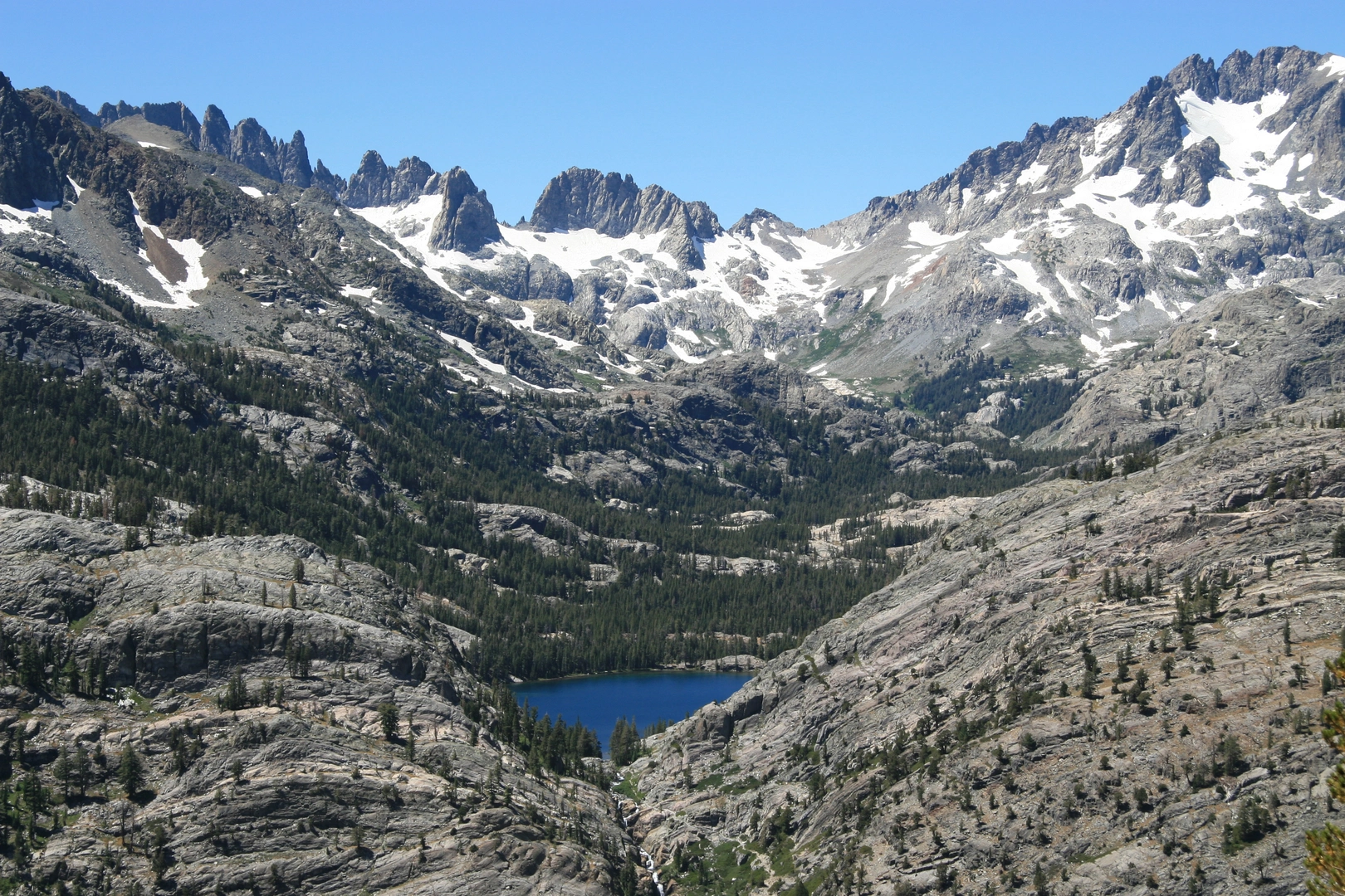 An image depicting the trail Shadow Lake and Olaine Lake via PCT and its surrounding area.