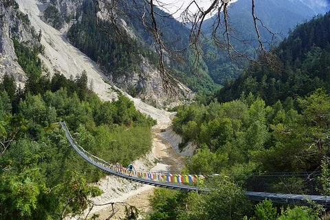 Illhorn and Meretschi Trail