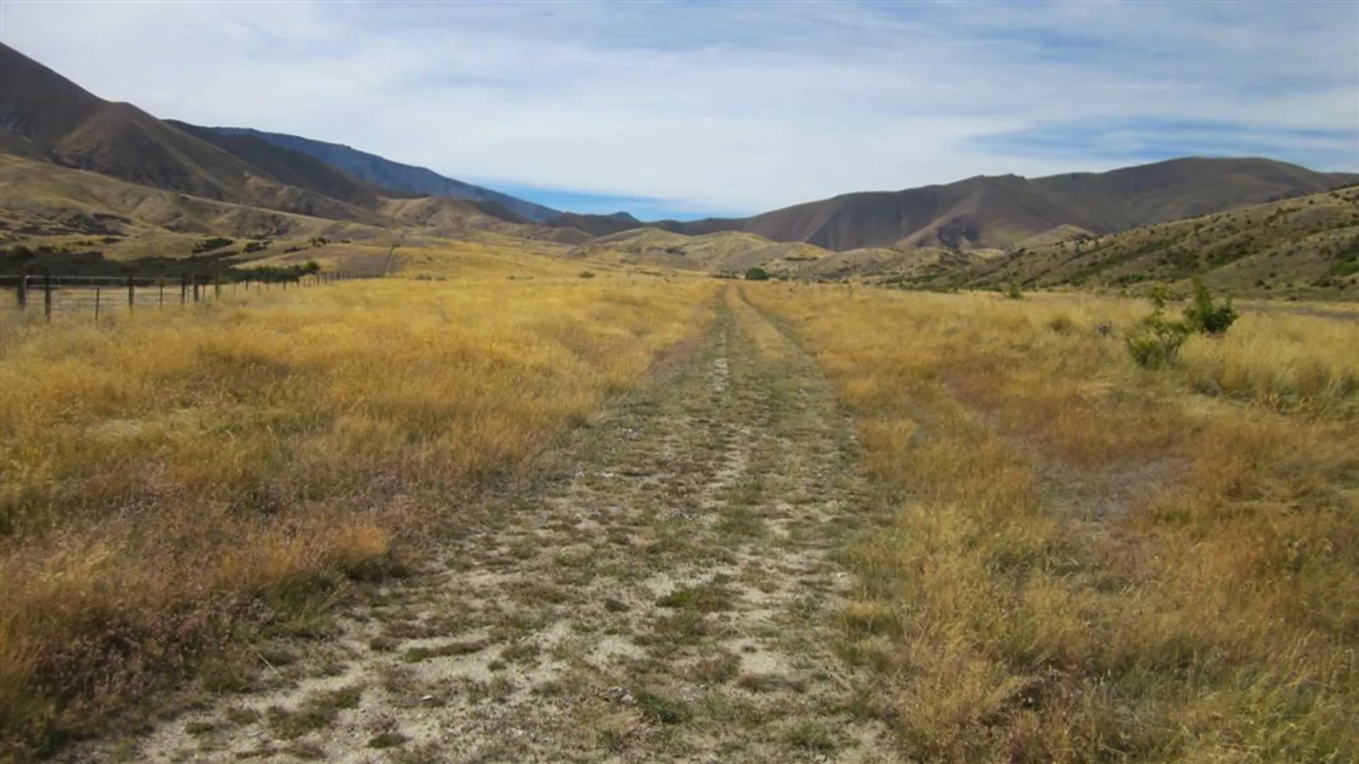 An image depicting the trail Long Acre Track and its surrounding area.