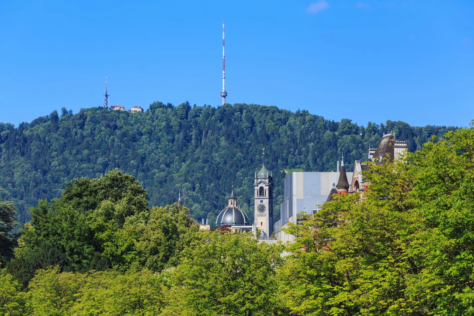 An image depicting the trail Uetliberg to Buchenegg Trail and its surrounding area.