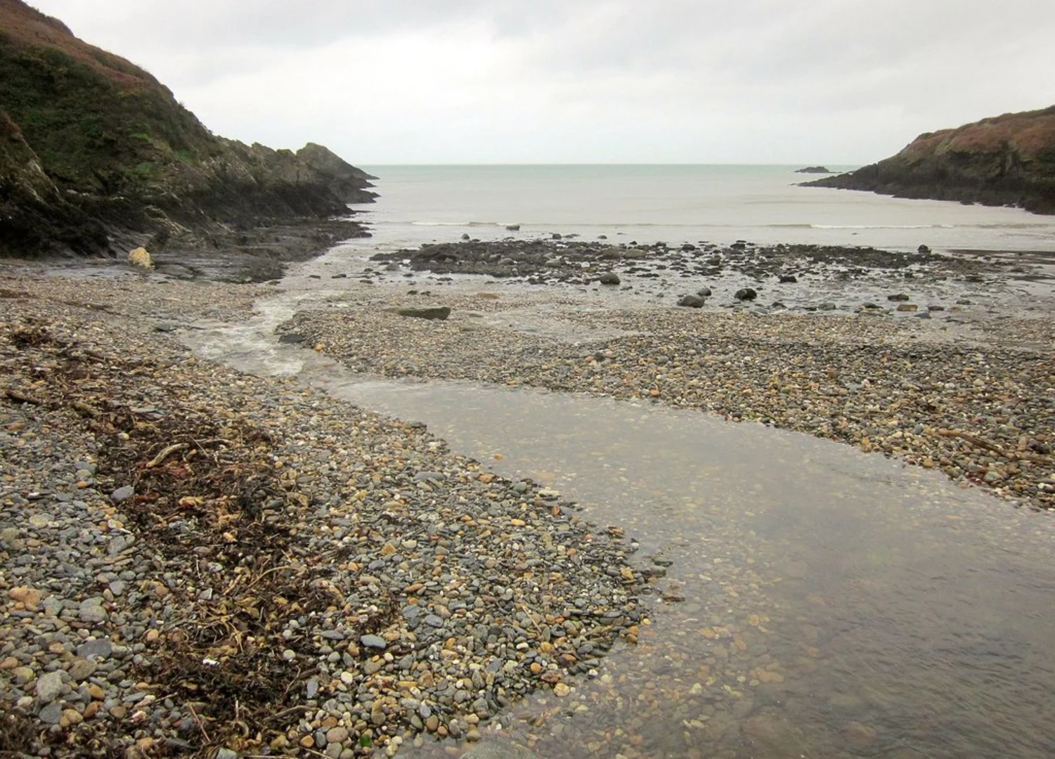 An image depicting the trail Aber Bach - Pwllcrochan and its surrounding area.