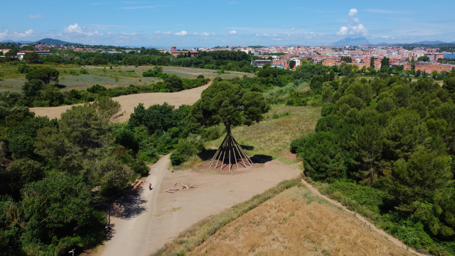 An image depicting the trail Saint Cugat Path PR C 38 and its surrounding area.
