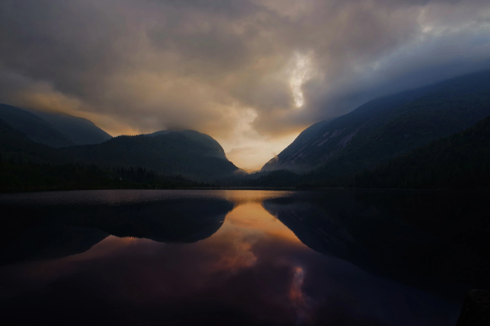 An image depicting the trail Iroquois Peak, Lake Colden and Mount Skylight Loop - Heart Lake and its surrounding area.