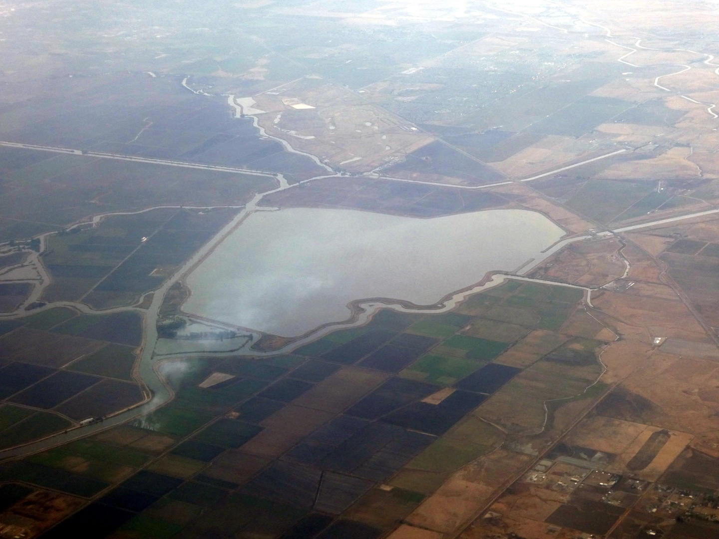 An image depicting the trail Clifton Court Forebay and its surrounding area.