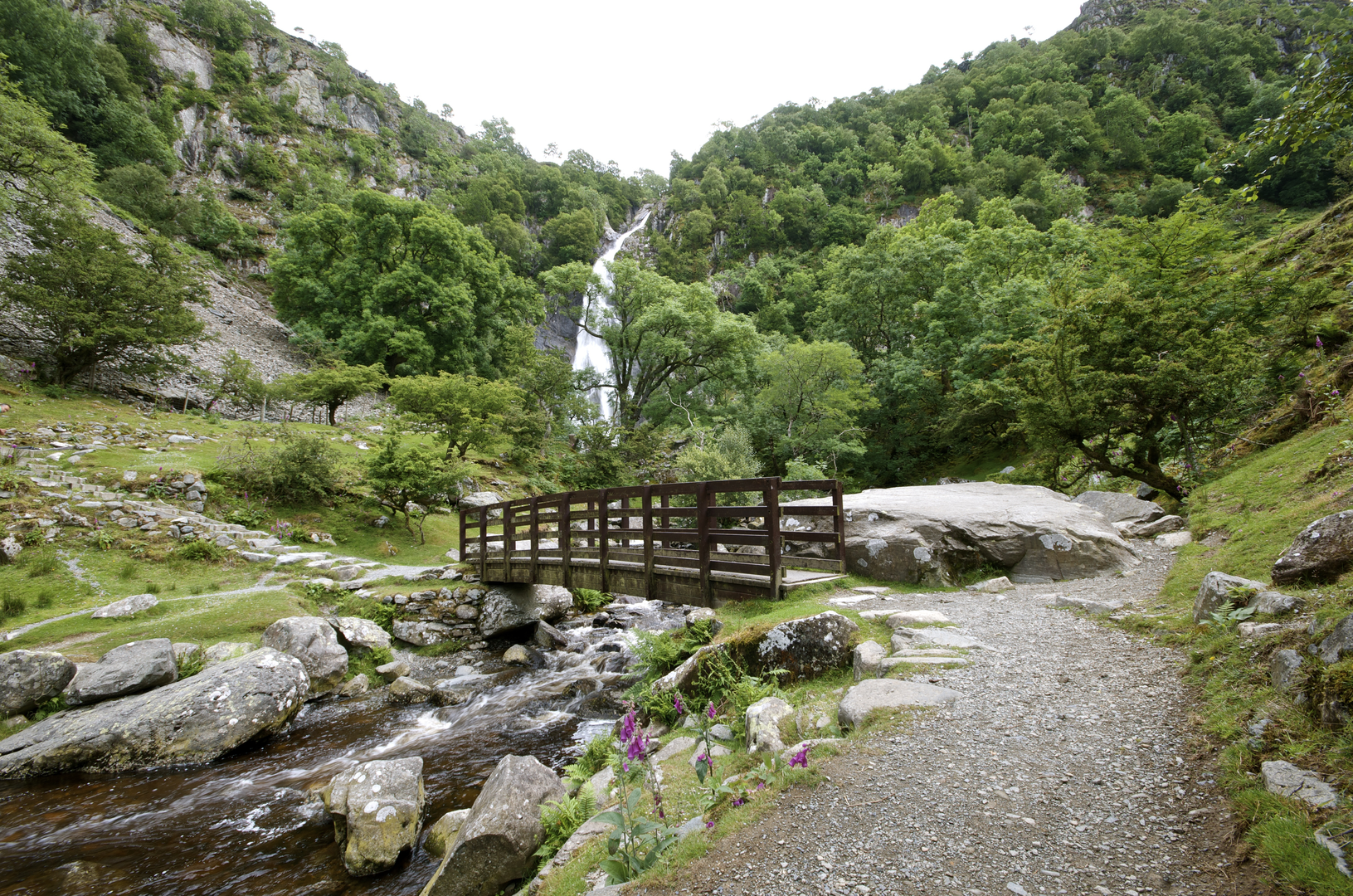 An image depicting the trail Aber Falls - Foel-fras and Drum from Abergwyngregyn and its surrounding area.