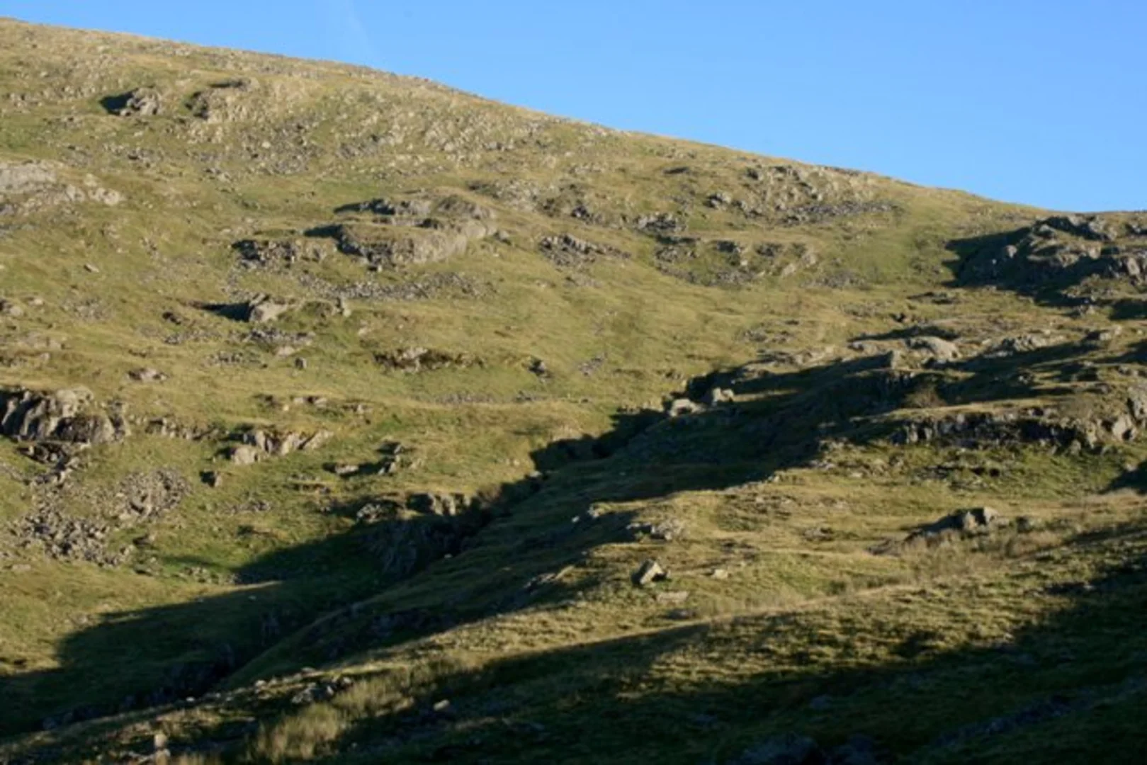 An image depicting the trail Red Screes and its surrounding area.