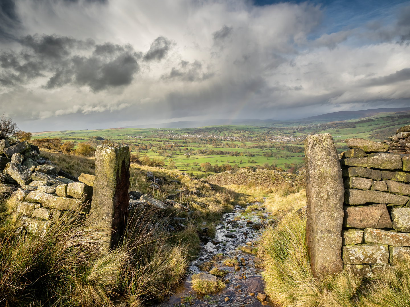 An image depicting the trail Ilkley Moor - Swastika Stone - Doubler Stones and Rombalds Moor and its surrounding area.