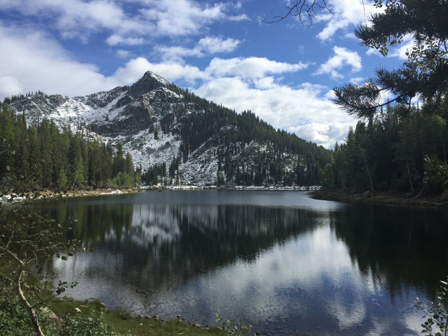 An image depicting the trail Louie Lake from Boulder Lake Road and its surrounding area.
