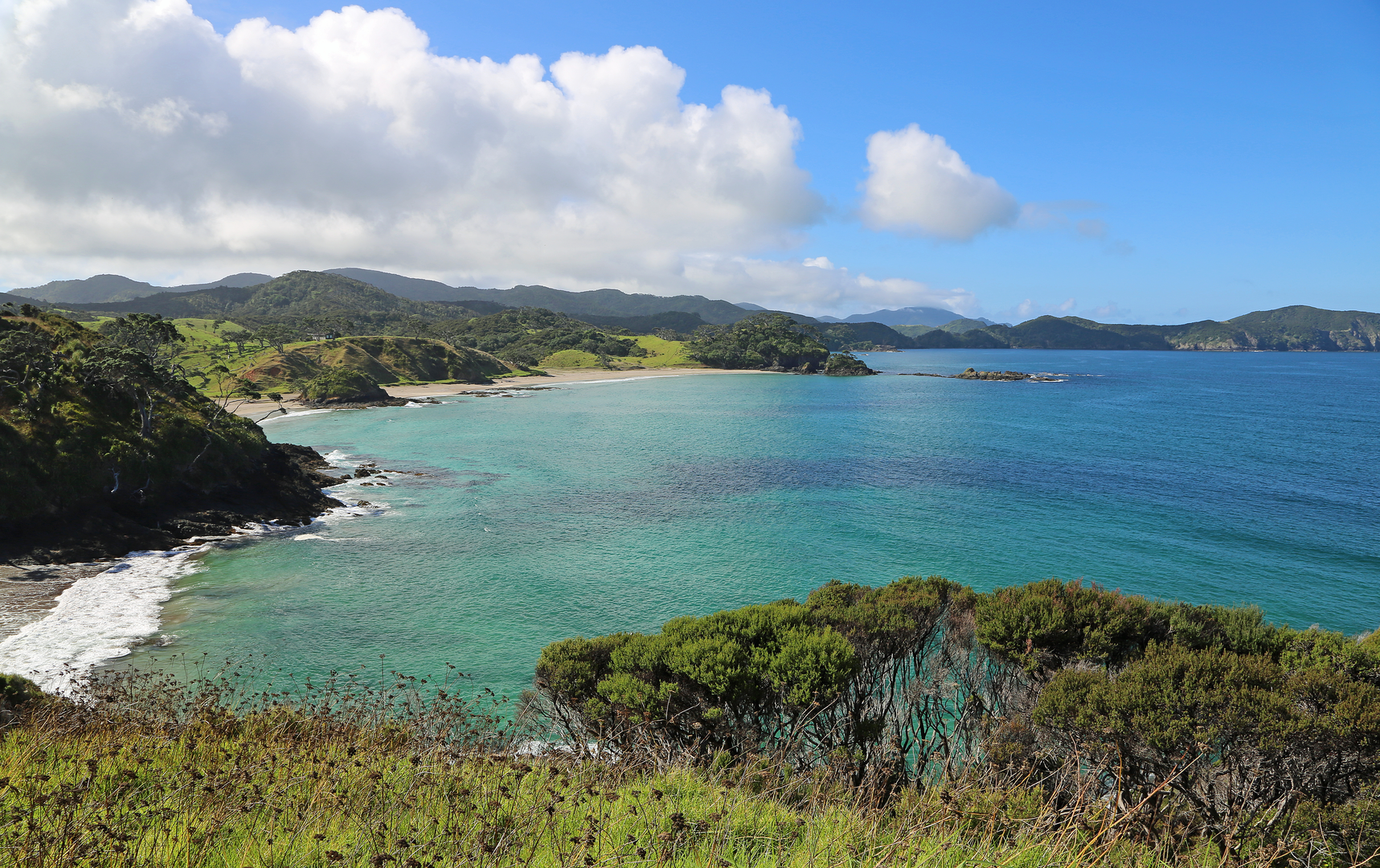An image depicting the trail Cape Reinga Coastal Walkway and its surrounding area.