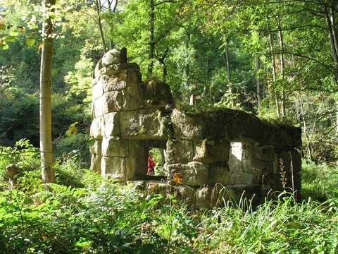 Rustic Temple, Mowbray Castle and Lover's Leap Loop
