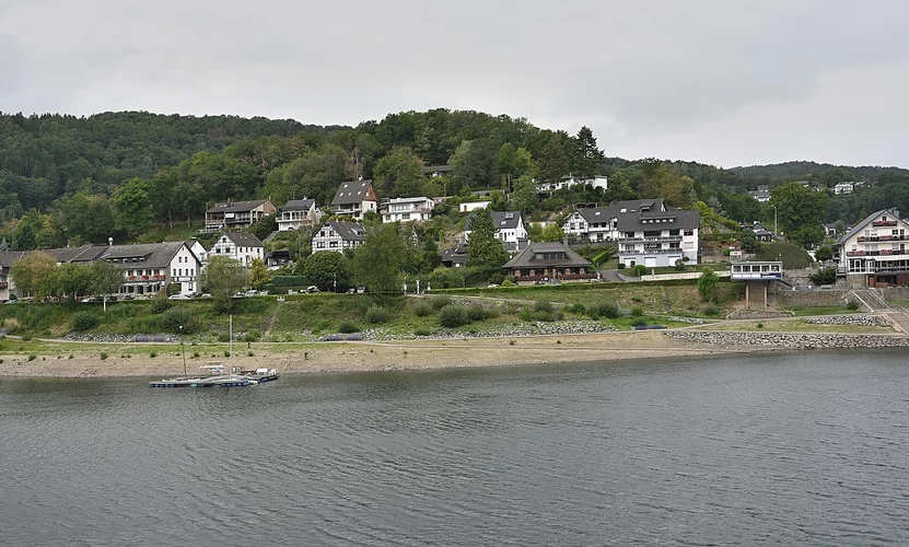Rur Reservoir via Wanderweg and Bachtaeler Hoehenroute