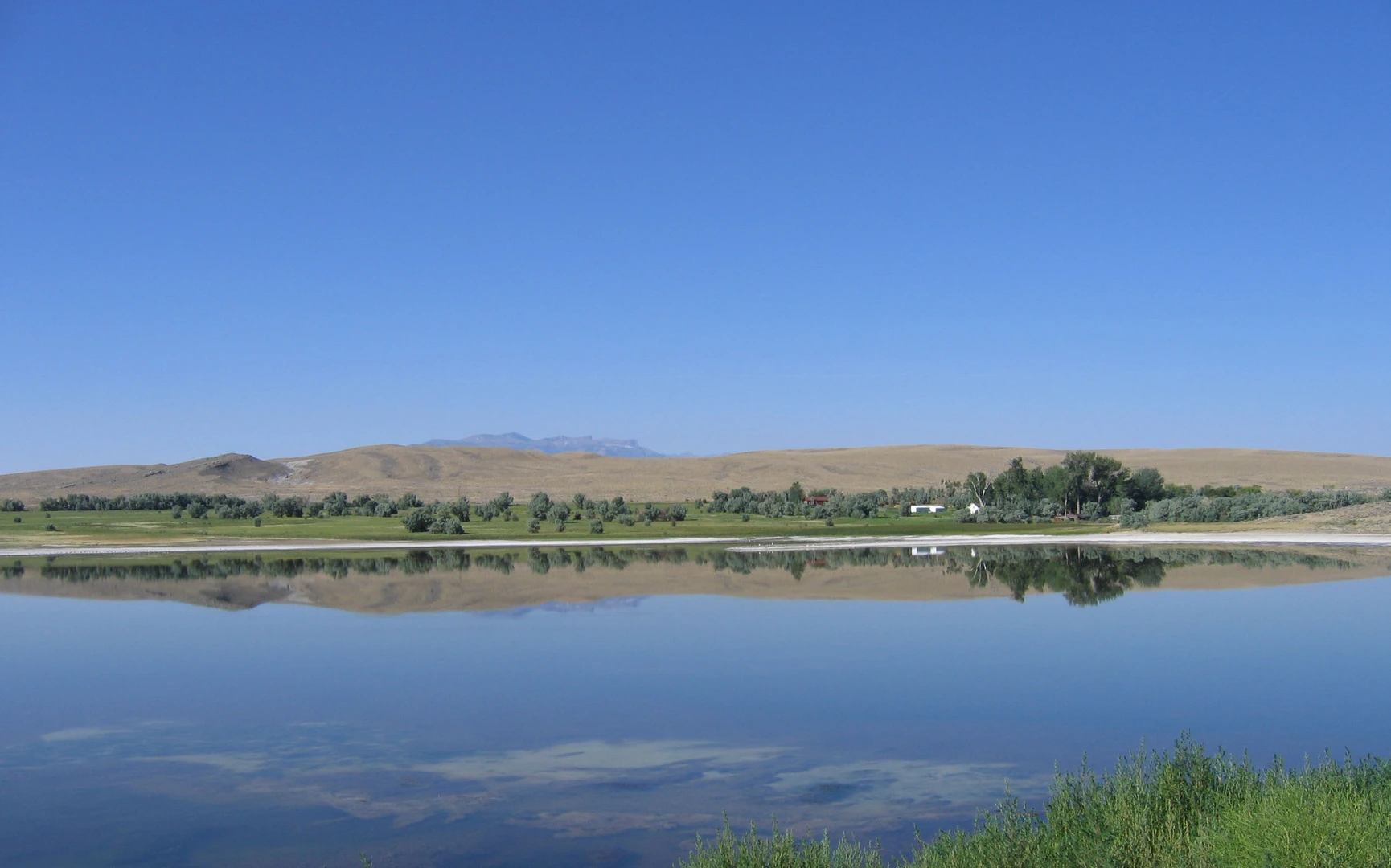 An image depicting the trail Alkali Lake from Whitmore Tubs Road and its surrounding area.