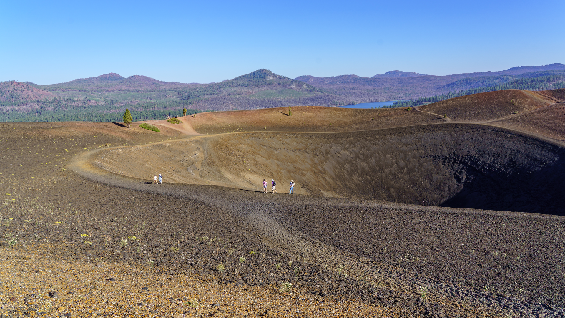 An image depicting the trail Cinder Cone, Twin Lake and Silver Lake Loop and its surrounding area.