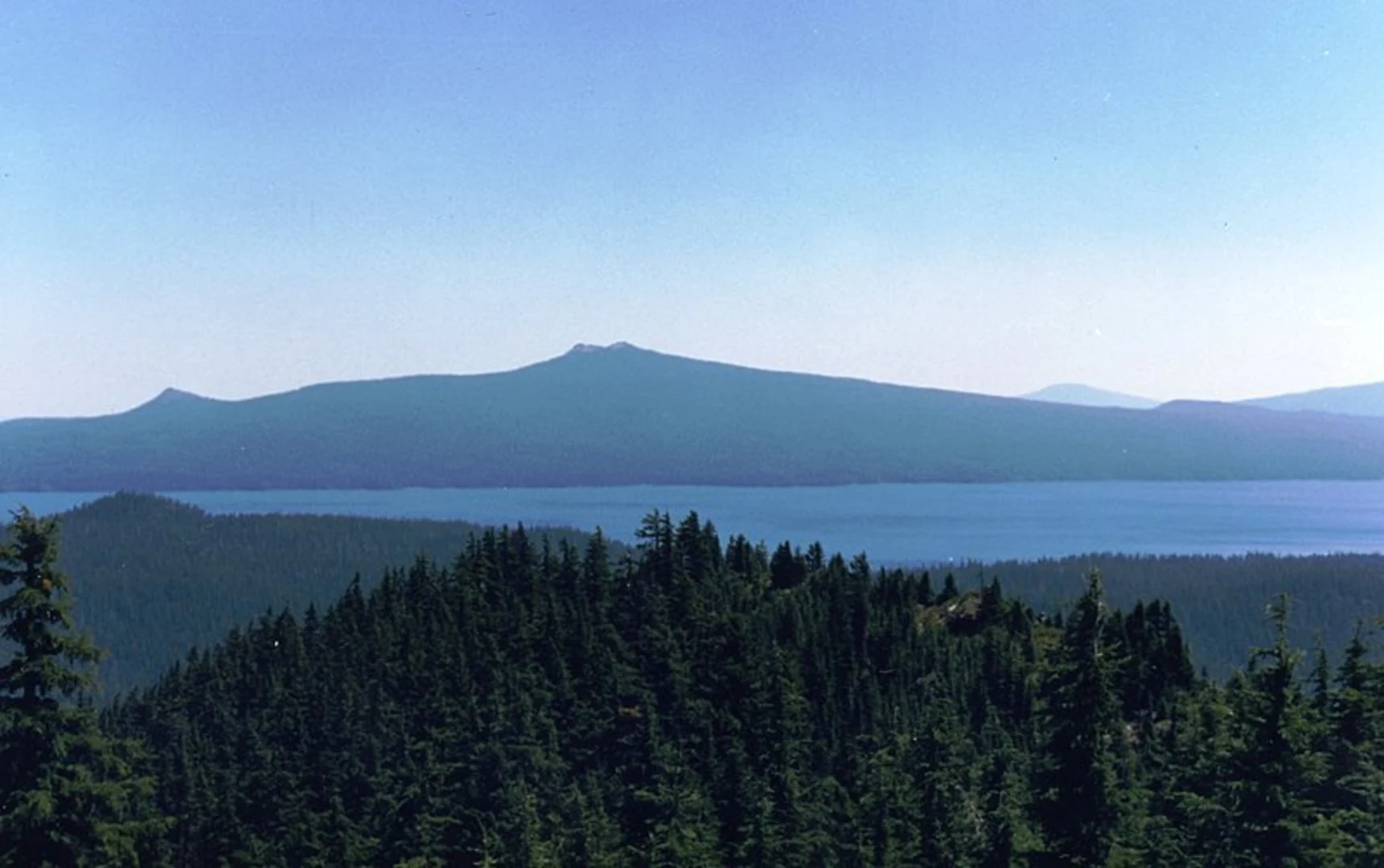 An image depicting the trail Swan Lake Trail and its surrounding area.