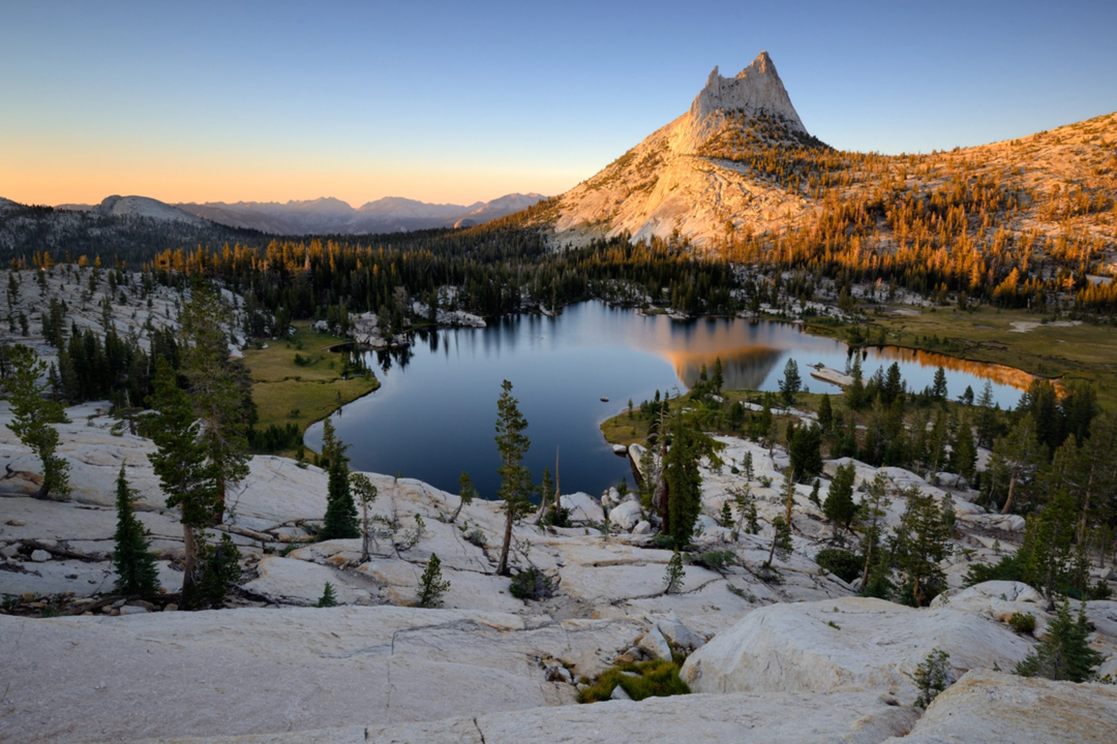 An image depicting the trail Cathedral Lakes Trail and its surrounding area.