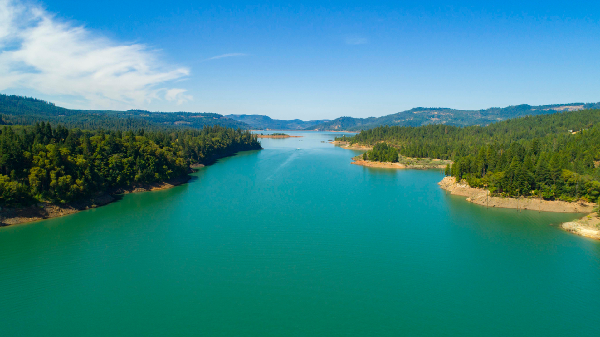 An image depicting the trail Lost Creek Lake and its surrounding area.