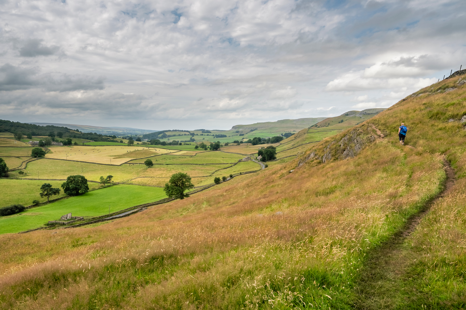 An image depicting the trail Great Shunner Fell to Thwaites and its surrounding area.