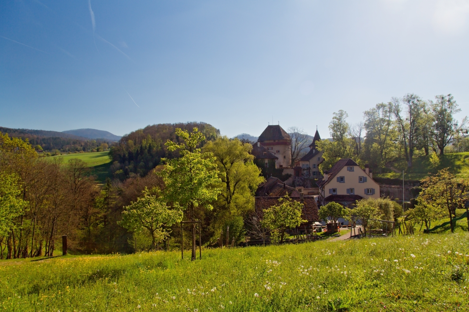 An image depicting the trail Wildenstein – Rifenstein Weg and its surrounding area.