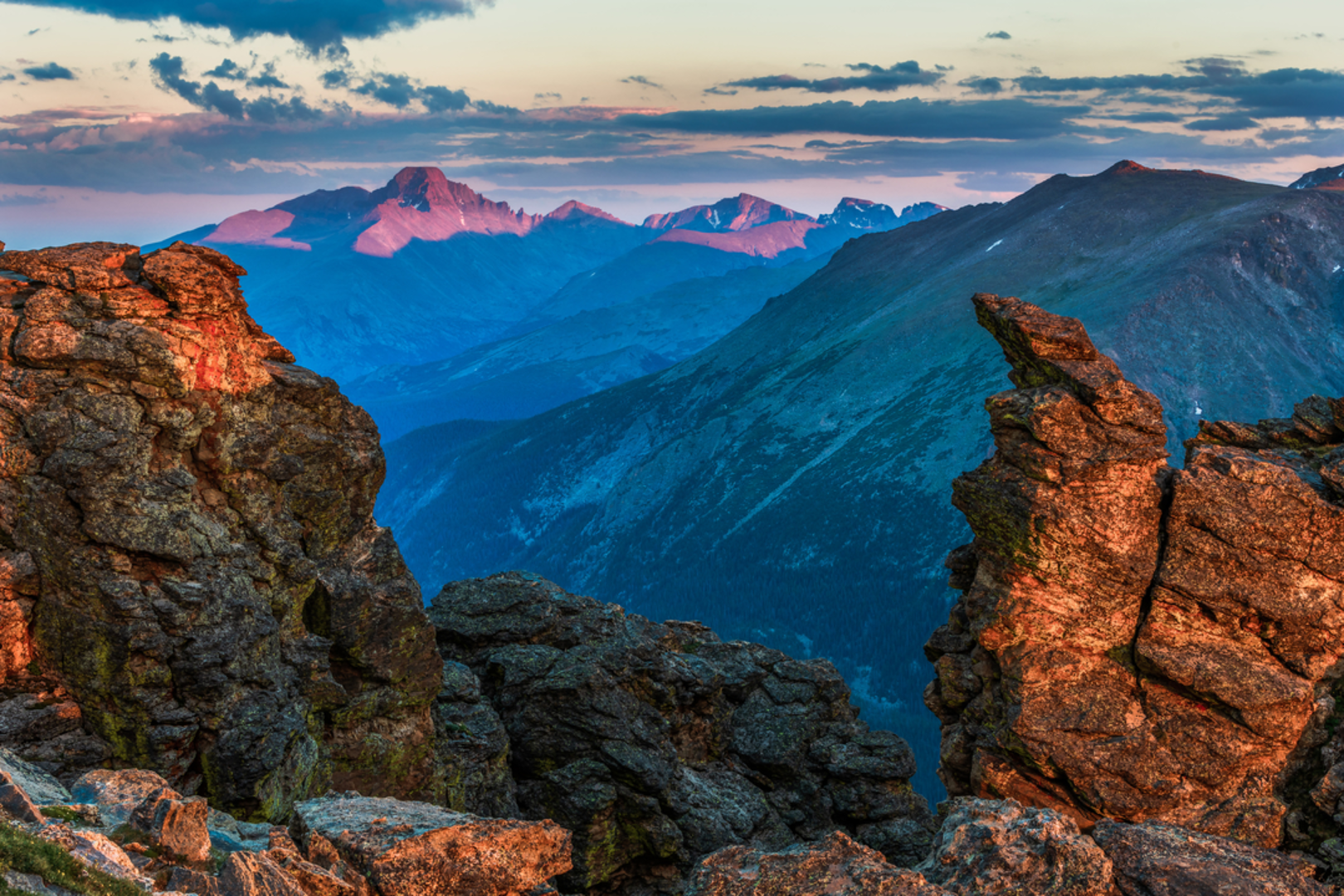 An image depicting the trail Longs Peak Trail and its surrounding area.