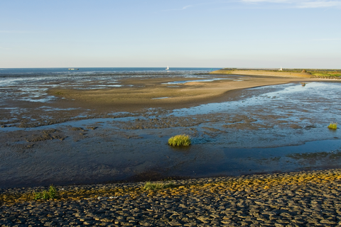 Medemblik to Den Oever via Zuidelijk Wiel and Wieringermeerdijk