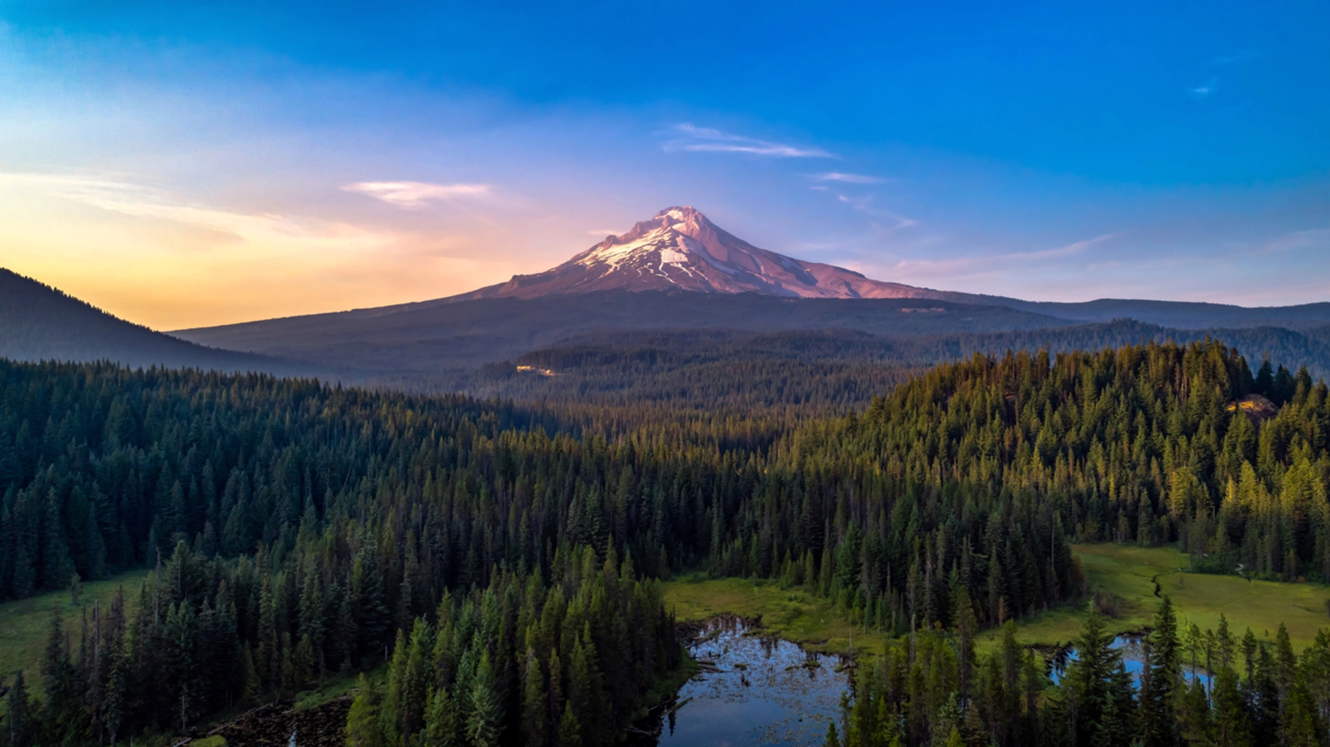 An image depicting the trail Eden Park Trail via Mount Hood Timberline Trail and its surrounding area.