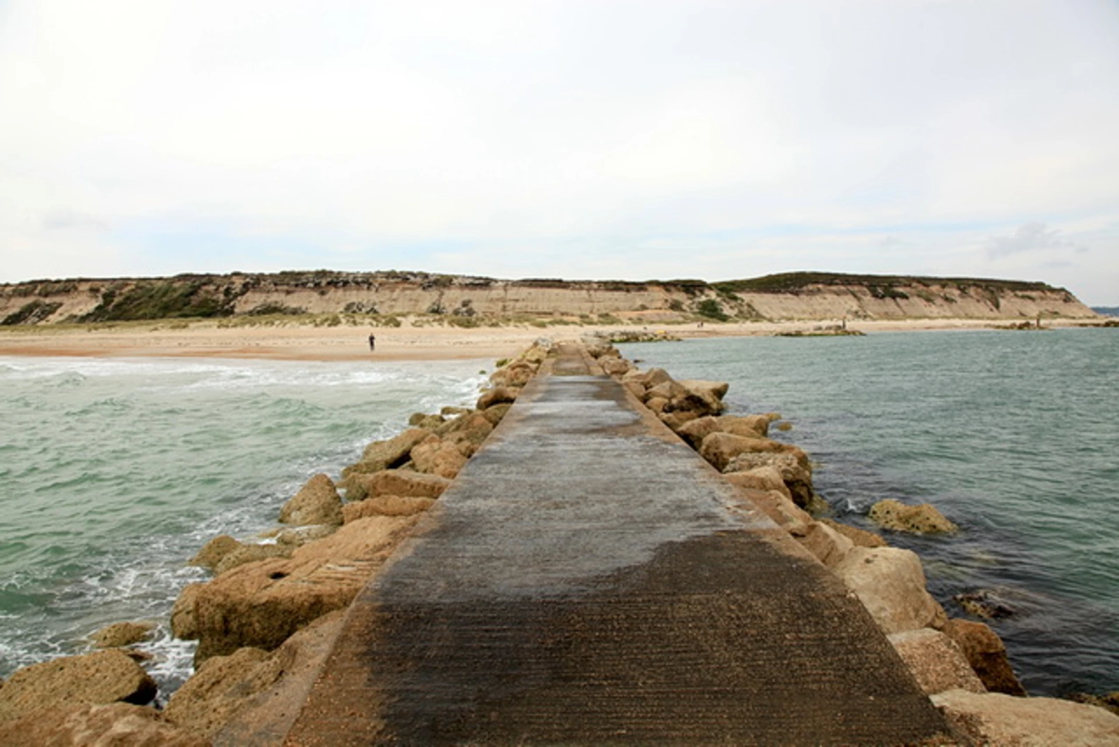 An image depicting the trail Warren Hill, Hengistbury Head in Hengistbury Head Nature Reserve and its surrounding area.
