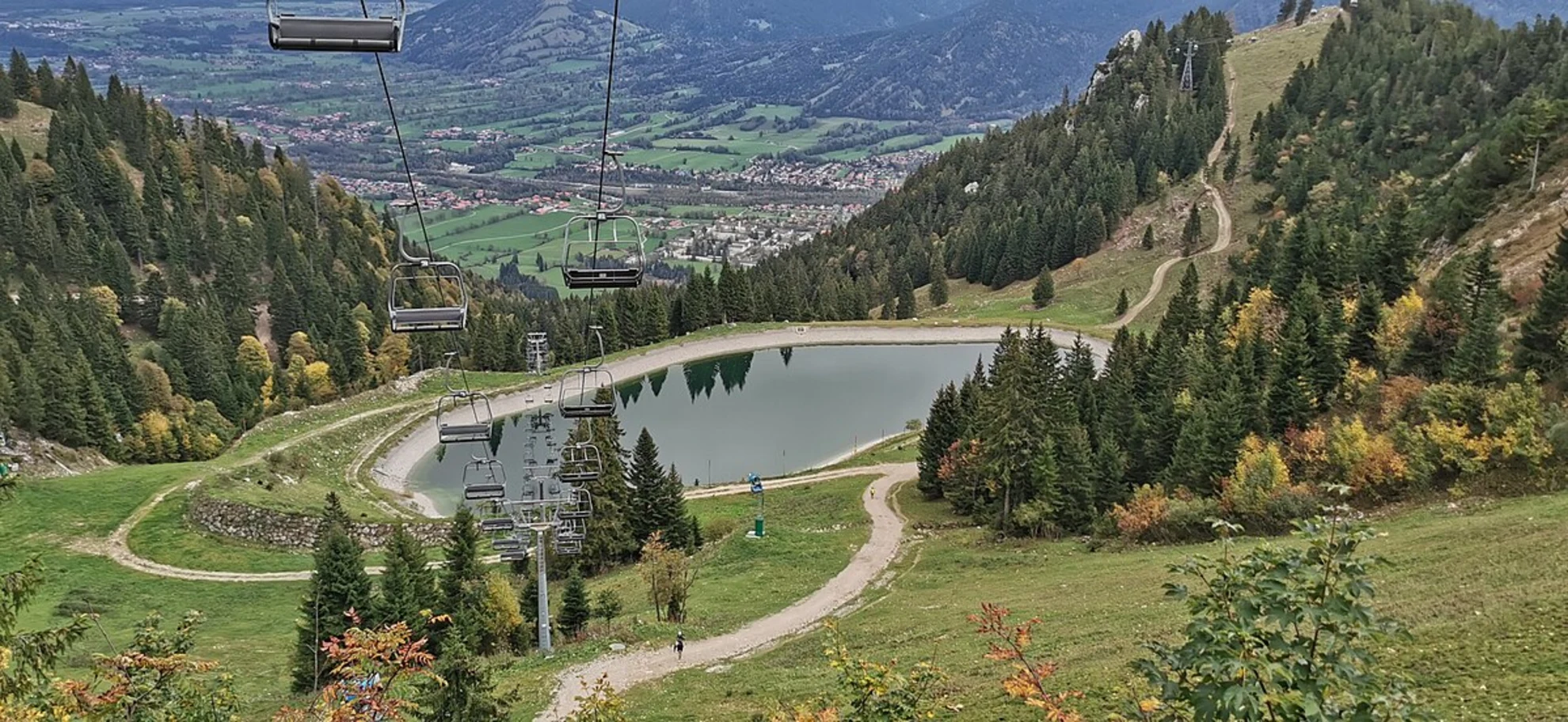 An image depicting the trail Lenggires to Tutzinger Hütte Walk via Speichersee Garland and Latschenkopf and its surrounding area.