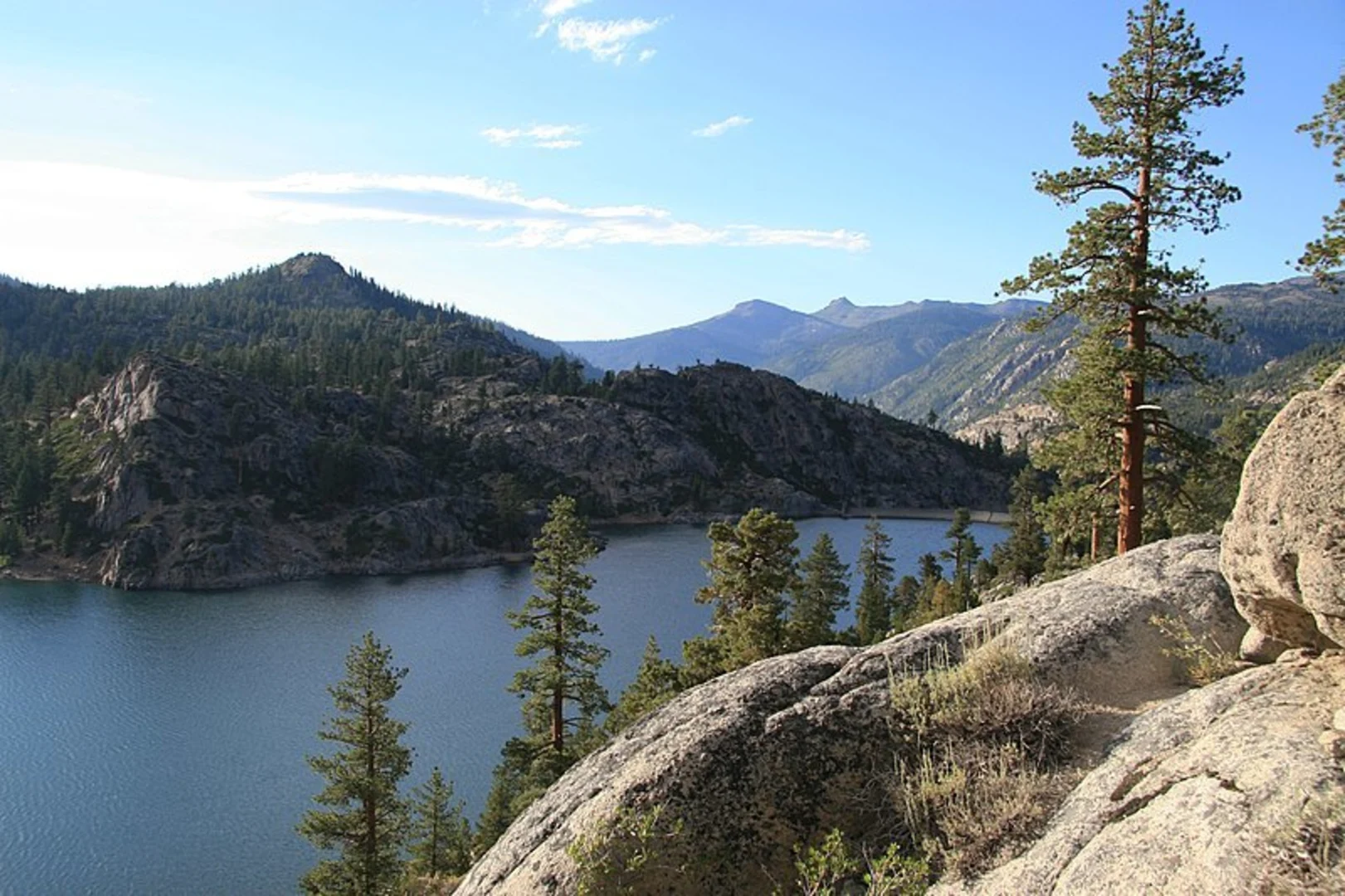 An image depicting the trail Dorothy Lake via Huckleberry Trail and Lunch Meadow Trail and its surrounding area.