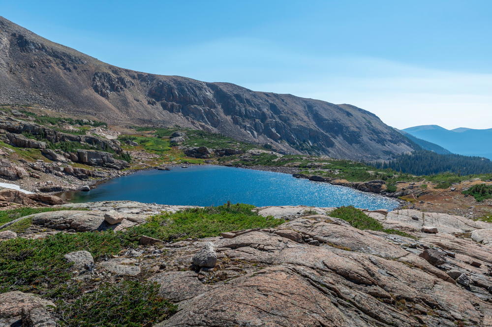 An image depicting the trail Rocky Mountain National Park and its surrounding area.