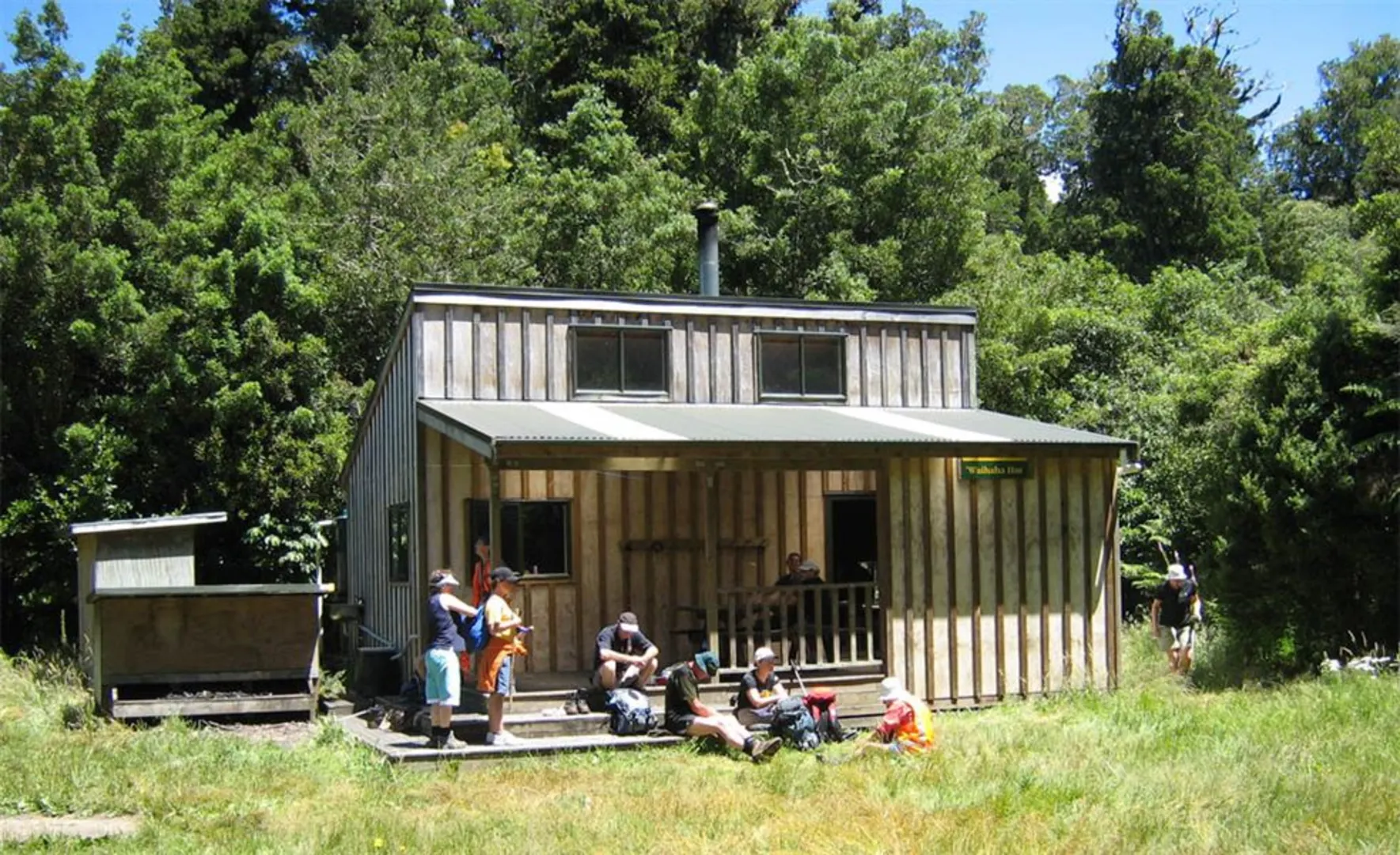 An image depicting the trail Waihaha Hut Track and its surrounding area.