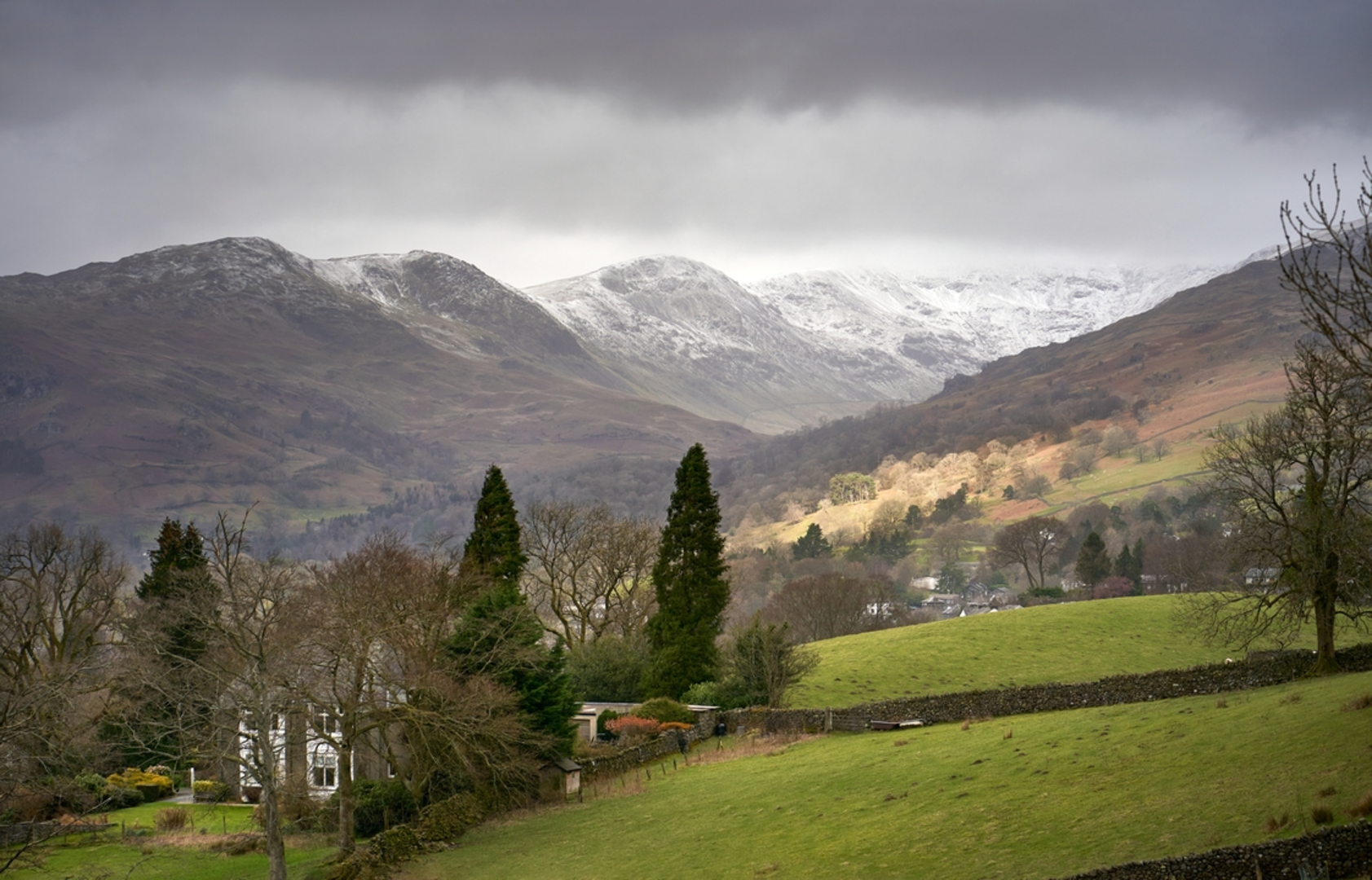 An image depicting the trail Great Rigg and its surrounding area.