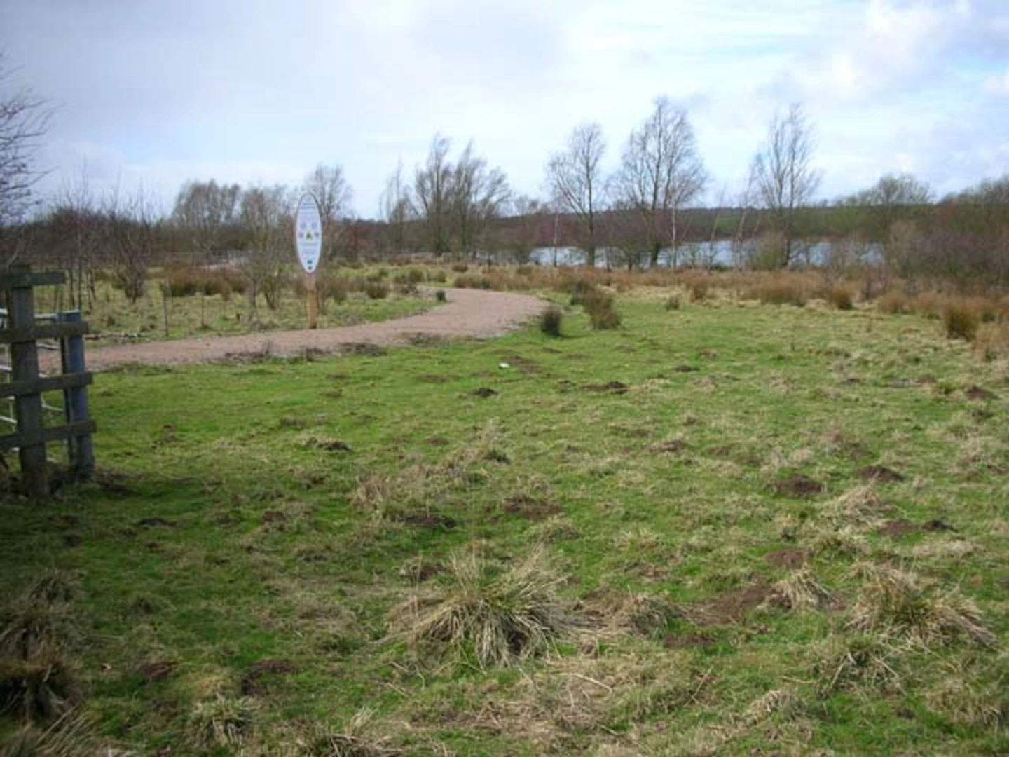 An image depicting the trail Stanwick Lakes Northern Loop and its surrounding area.