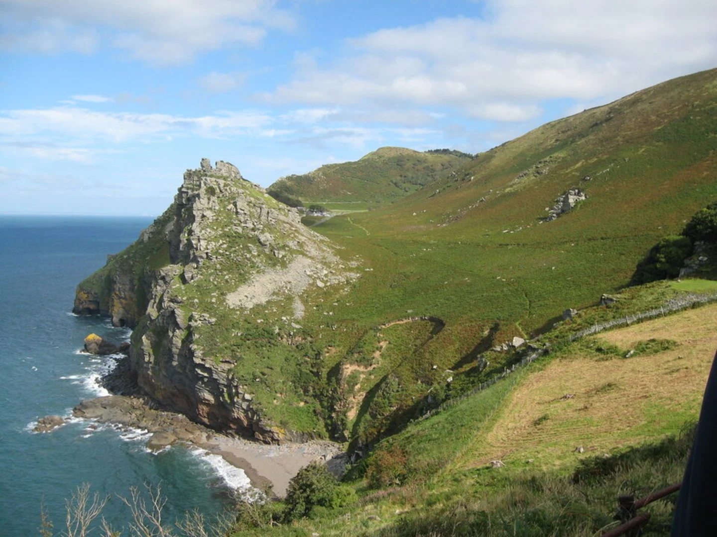 An image depicting the trail The Valley of Rocks Loop and its surrounding area.