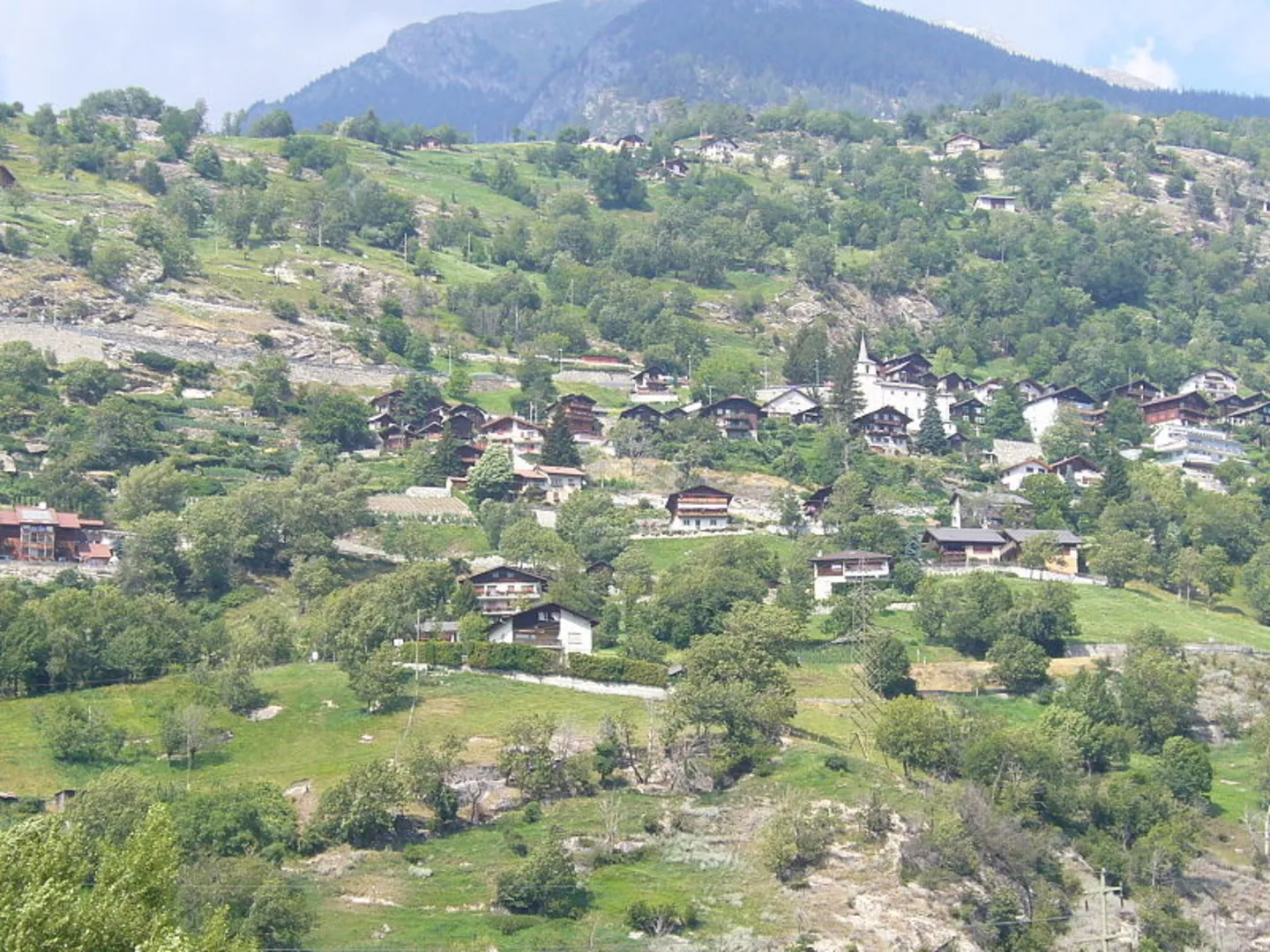 An image depicting the trail Steg-Hohtenn to Brig Trail and its surrounding area.