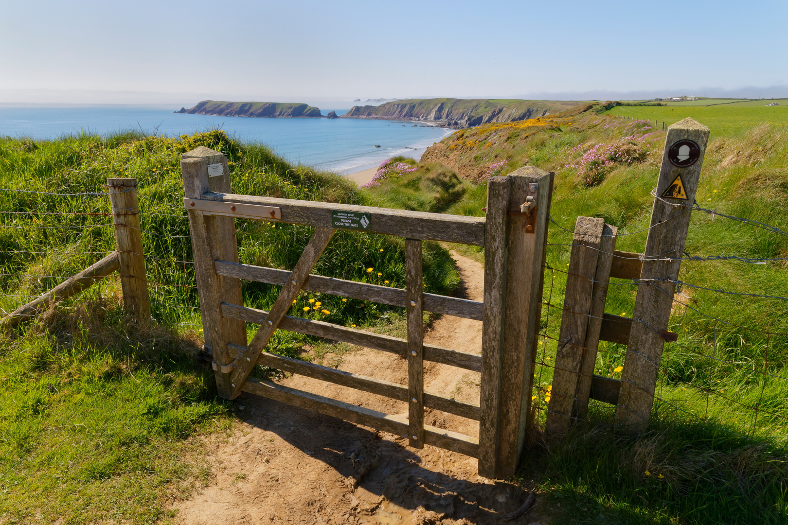 An image depicting the trail Marloes Sands Circular and its surrounding area.