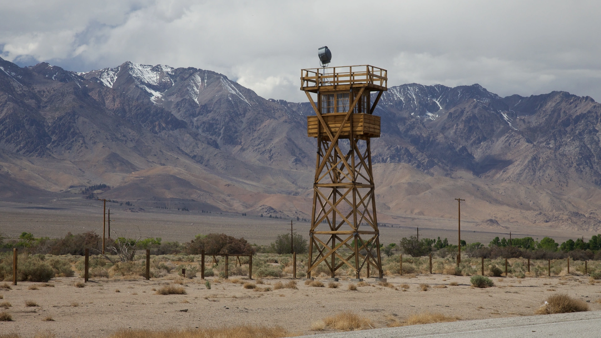An image depicting the trail Manzanar National Historic Site Loop and its surrounding area.
