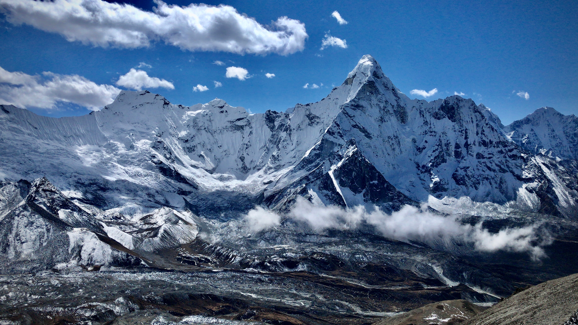 An image depicting the trail Great Himalayan Trail and its surrounding area.