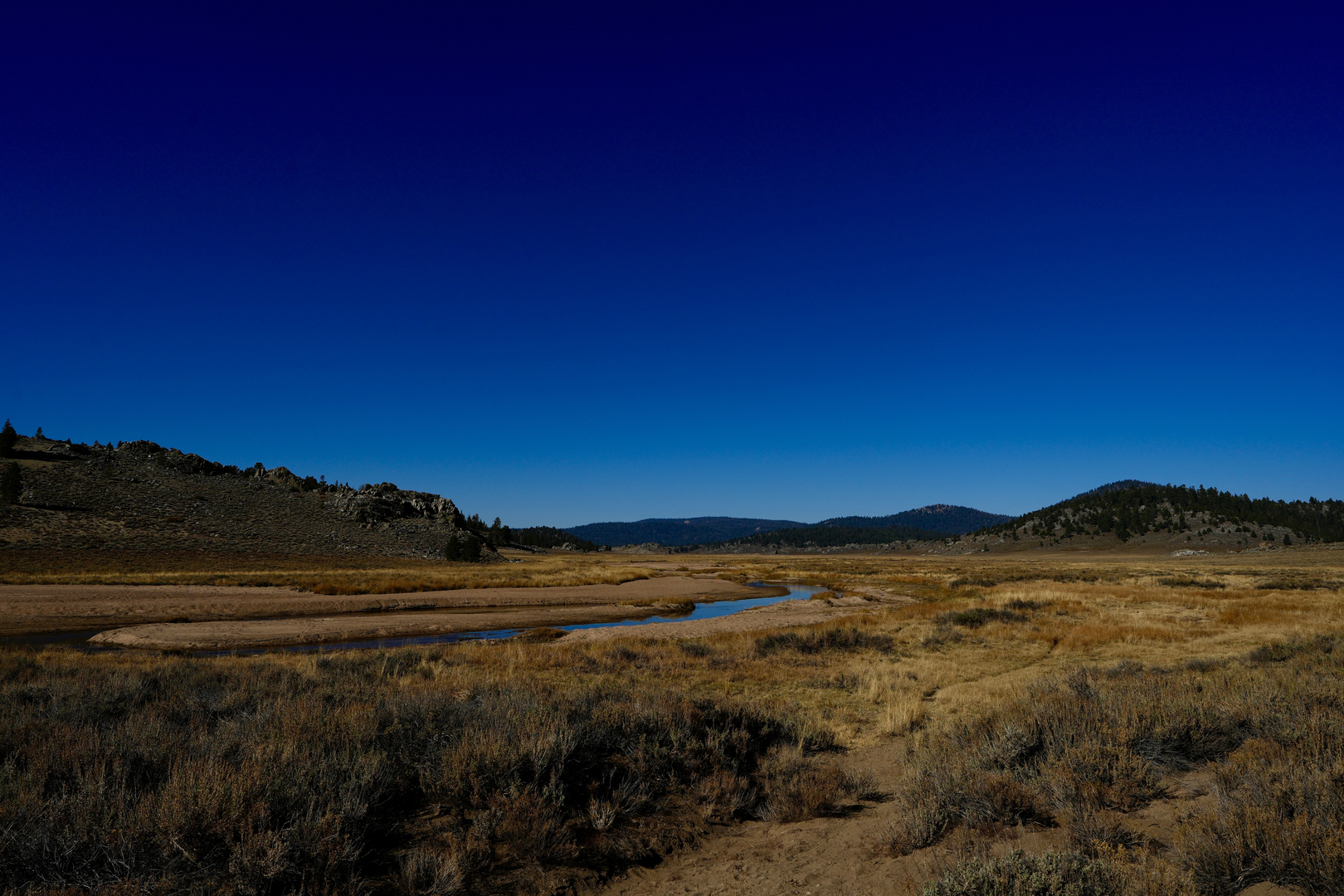 An image depicting the trail South Fork Kern River via PCT and its surrounding area.