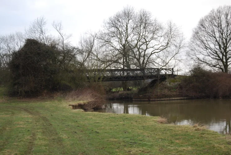 River Medway Walk - Golden Green