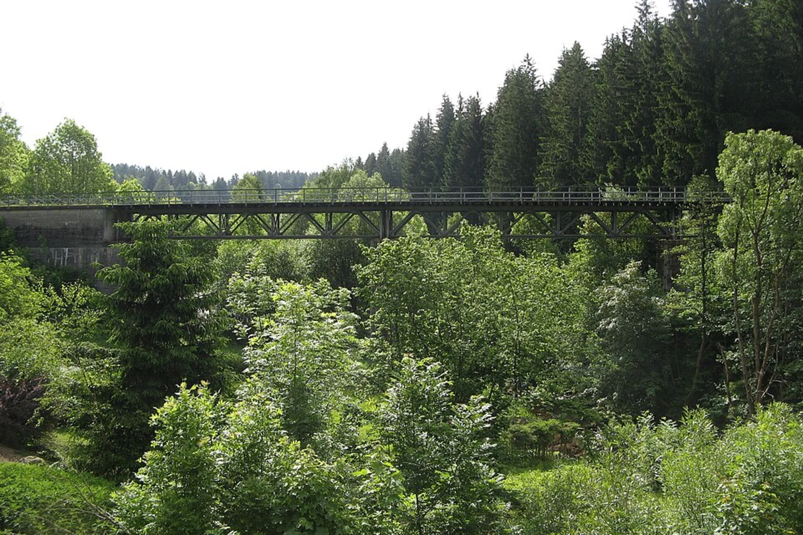 An image depicting the trail Zenting to Ranfelsmuhle Loop via Schloss Ranfels and its surrounding area.