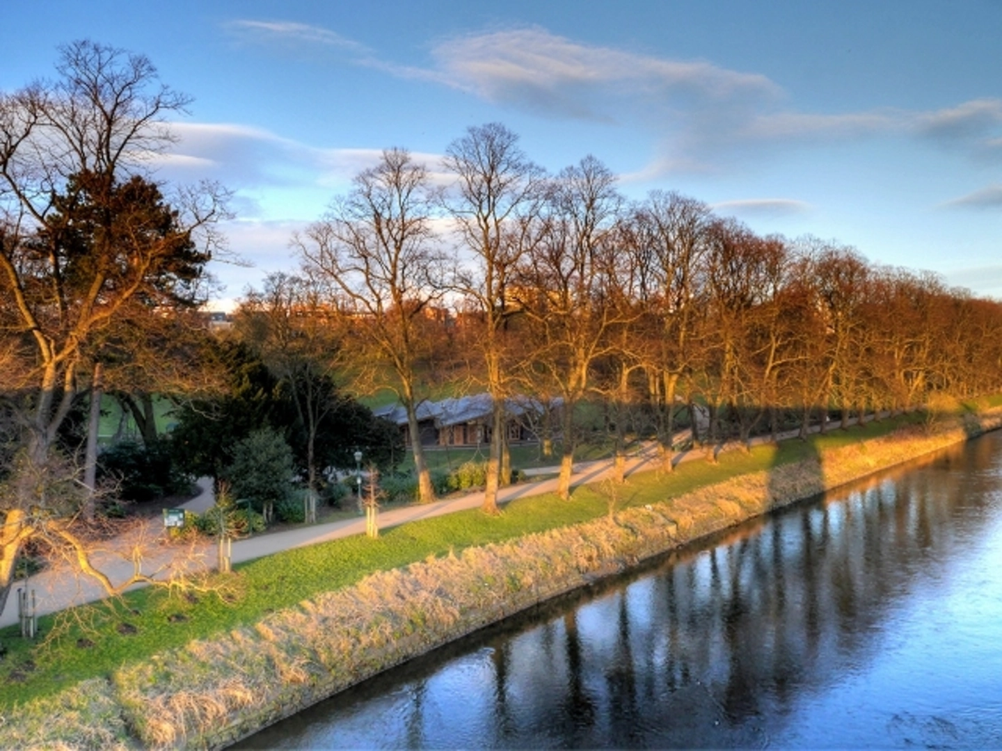 An image depicting the trail Avenham Park Loop and its surrounding area.
