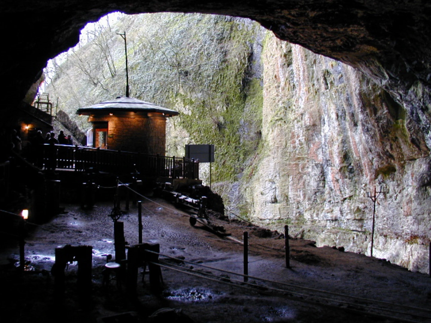 An image depicting the trail Peak Cavern Walk and its surrounding area.