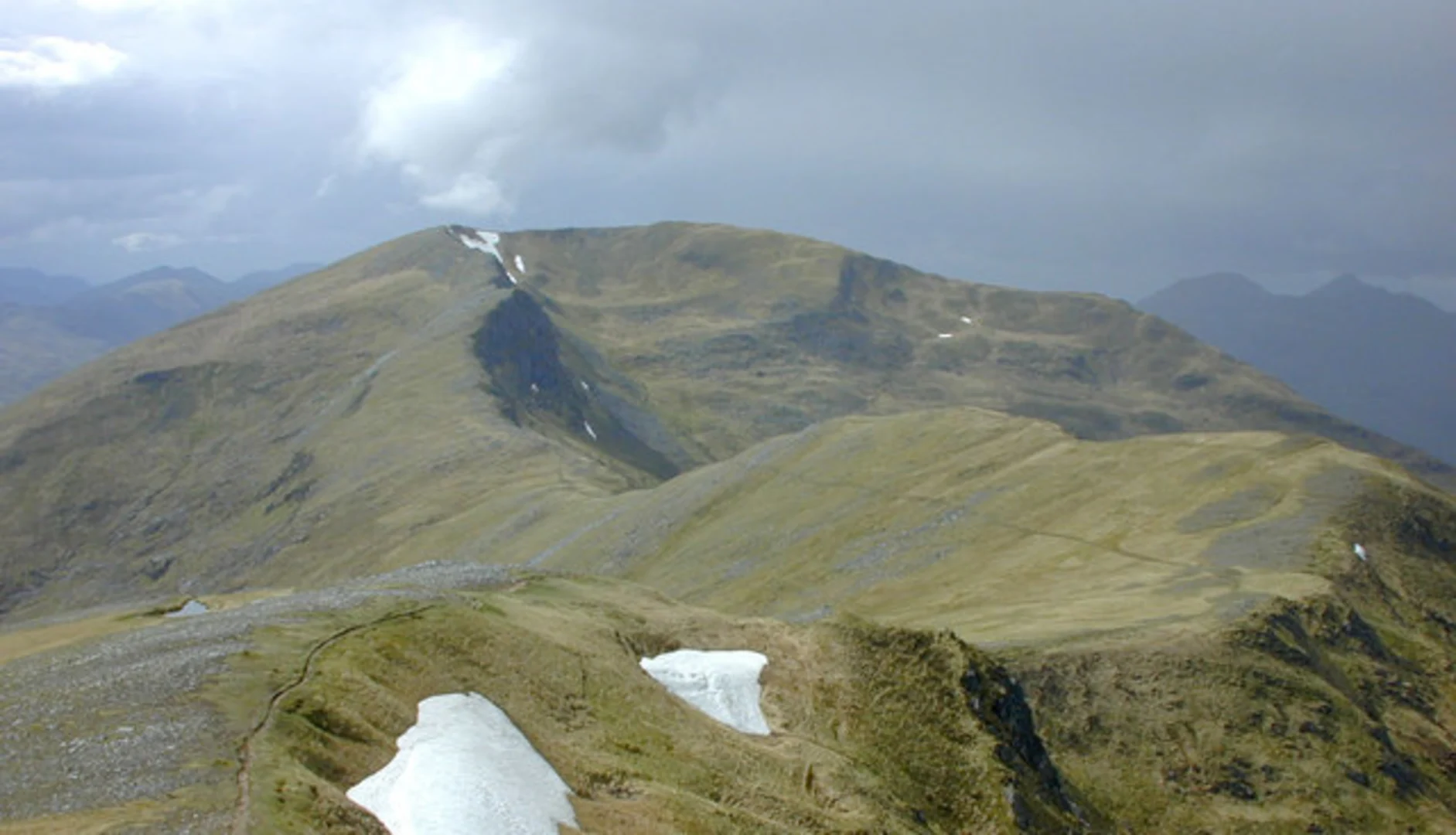 An image depicting the trail Sgùrr an Doire Leathain and its surrounding area.