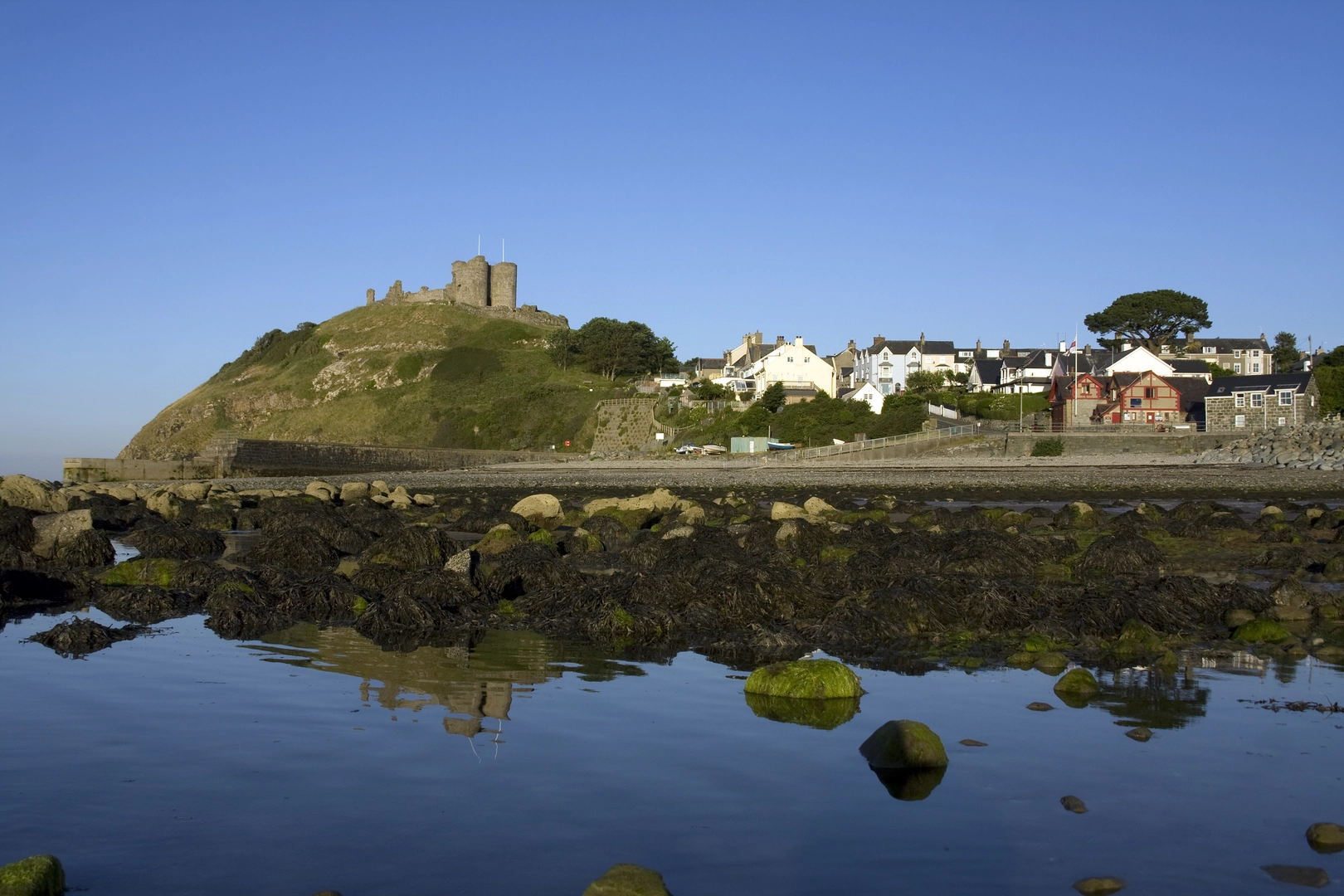 An image depicting the trail Criccieth and Llanstumdwy Circular and its surrounding area.