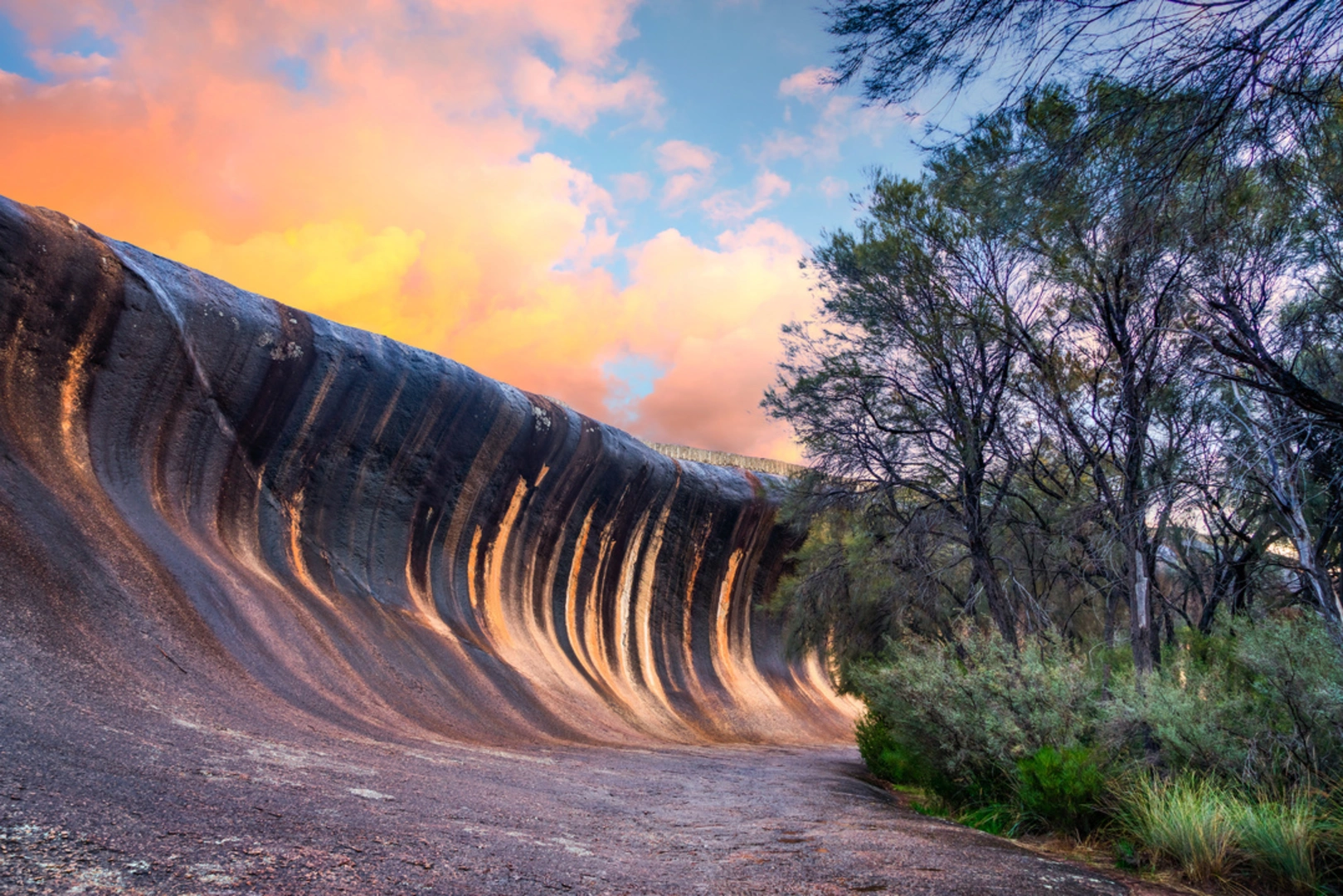An image depicting the trail Wave Rock Walk Circuit and its surrounding area.
