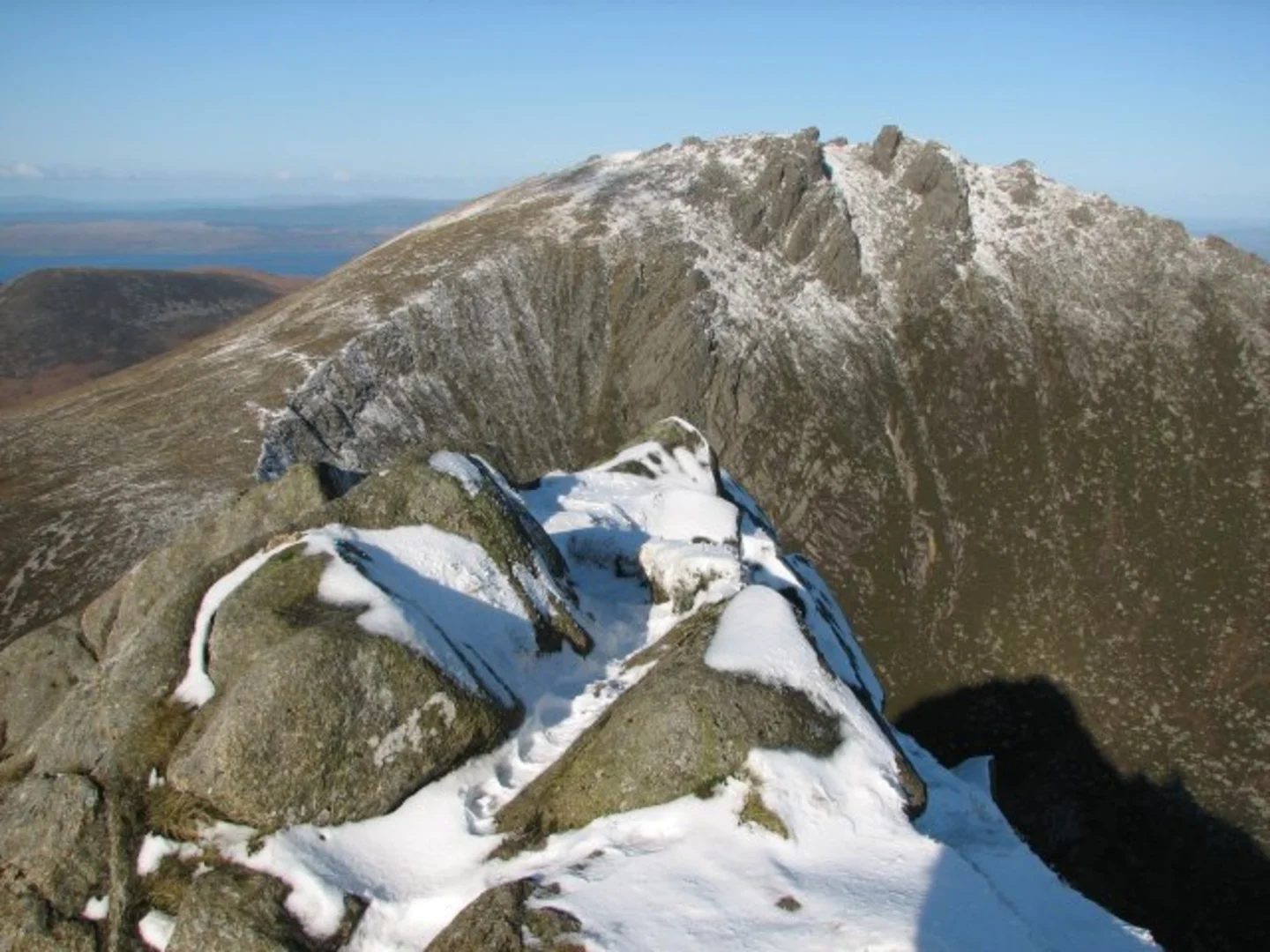 An image depicting the trail Cìr Mhòr and South Ride Loop from Glenrosa and its surrounding area.